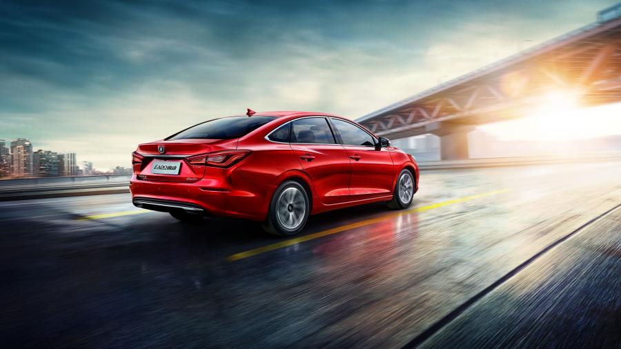  ChangAn Eado 2018 года  (фото 12 из 23)